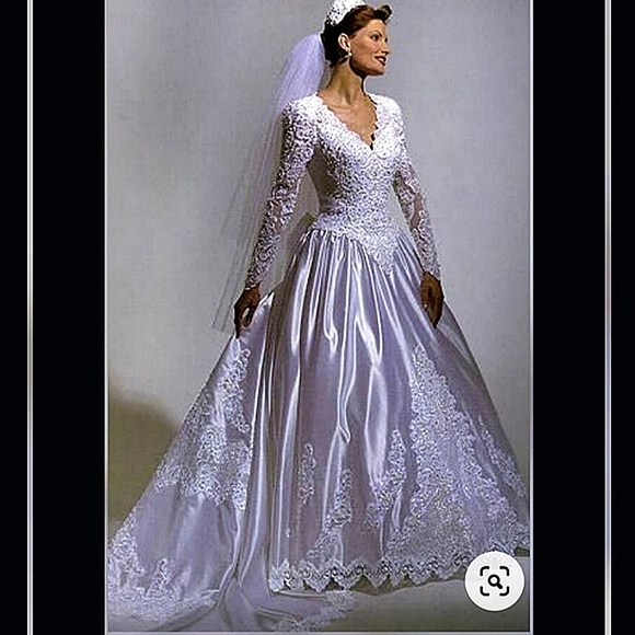 🎉Host Pick🎉 Mori Lee Vintage Wedding Gown - Picture 5 of 6